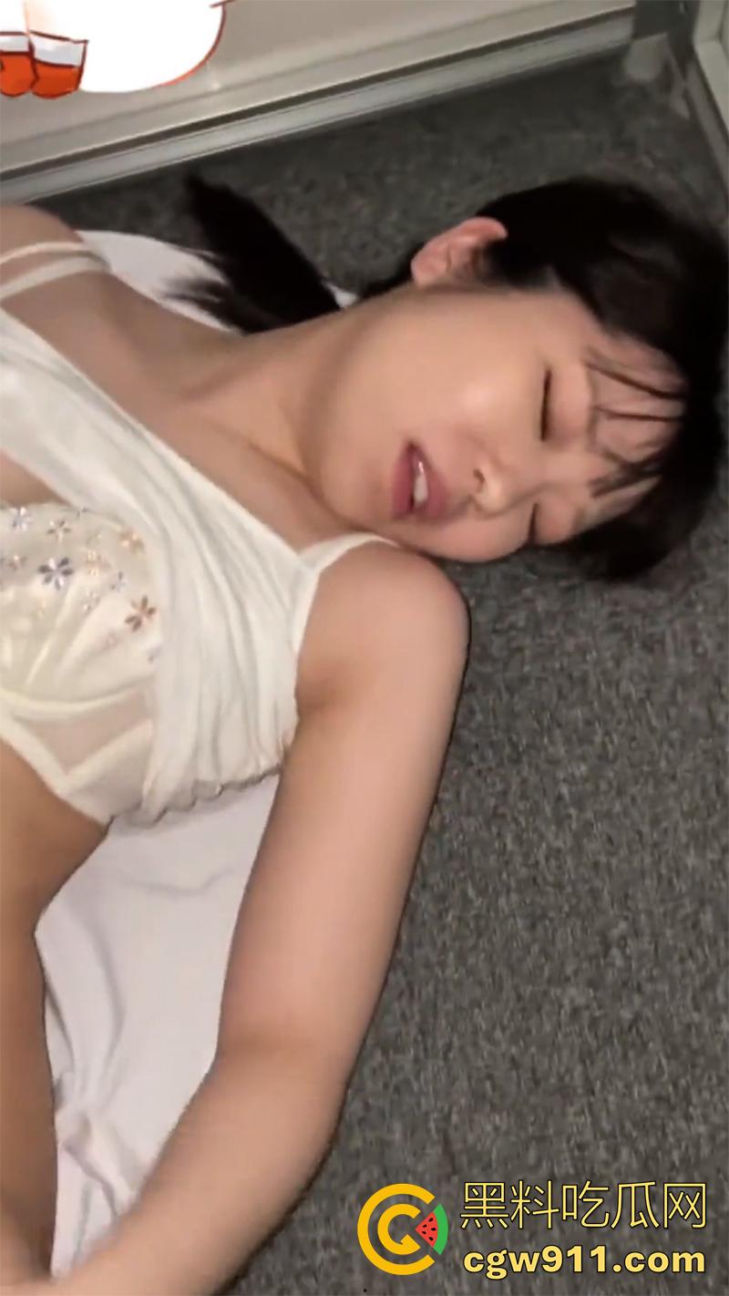 顶级绿帽才是好兄弟！帮兄弟下药灌醉女友，自己录像看着女友被兄弟操，这么漂亮的美女真是白瞎了！-3