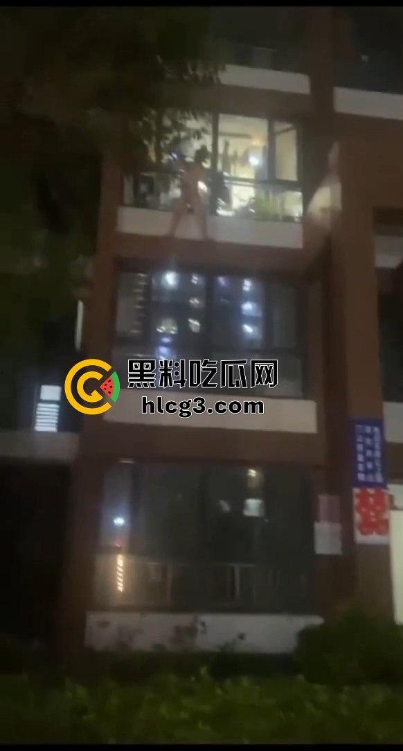 偷情中途翻窗不慎摔下引发大骚动！消防员紧急出动，小区吃瓜群众围观全过程！-7