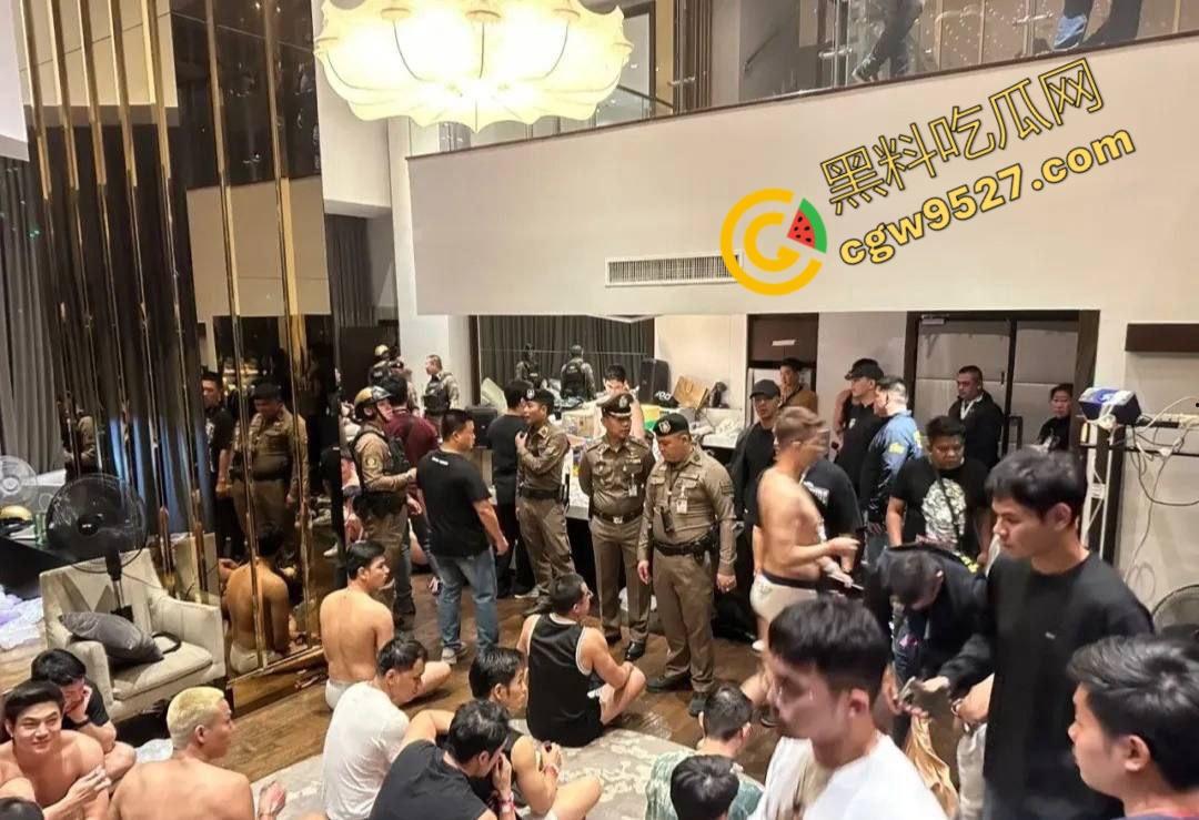 泰国曼谷100多人吸毒淫乱派对现场曝光！大汉赤身露体，互相慰藉，屁眼同时插入两只大屌！-3