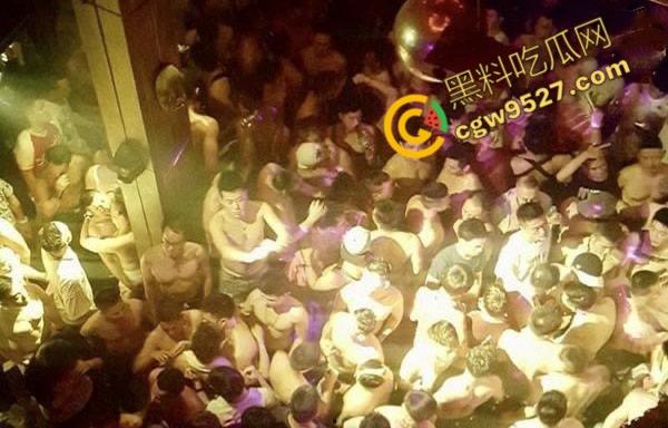 泰国曼谷100多人吸毒淫乱派对现场曝光！大汉赤身露体，互相慰藉，屁眼同时插入两只大屌！-5