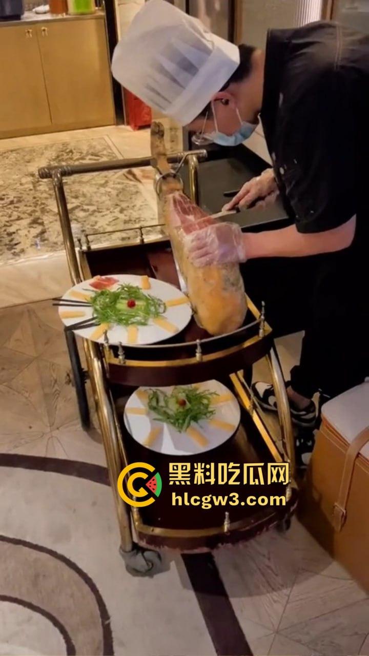 土方老板的年底选妃大会，工程款一结小曲一响，百位爱妃齐B短裙排队上场，各个身材火辣骚浪到极致！-2