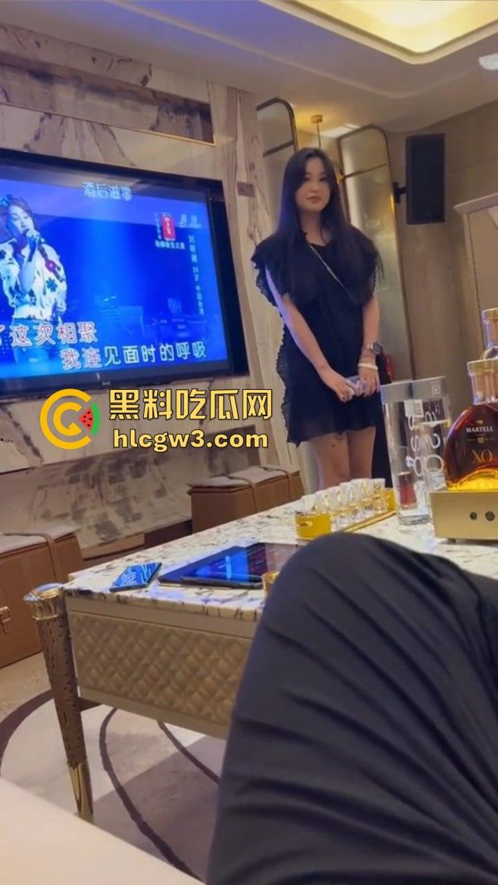 土方老板的年底选妃大会，工程款一结小曲一响，百位爱妃齐B短裙排队上场，各个身材火辣骚浪到极致！-7