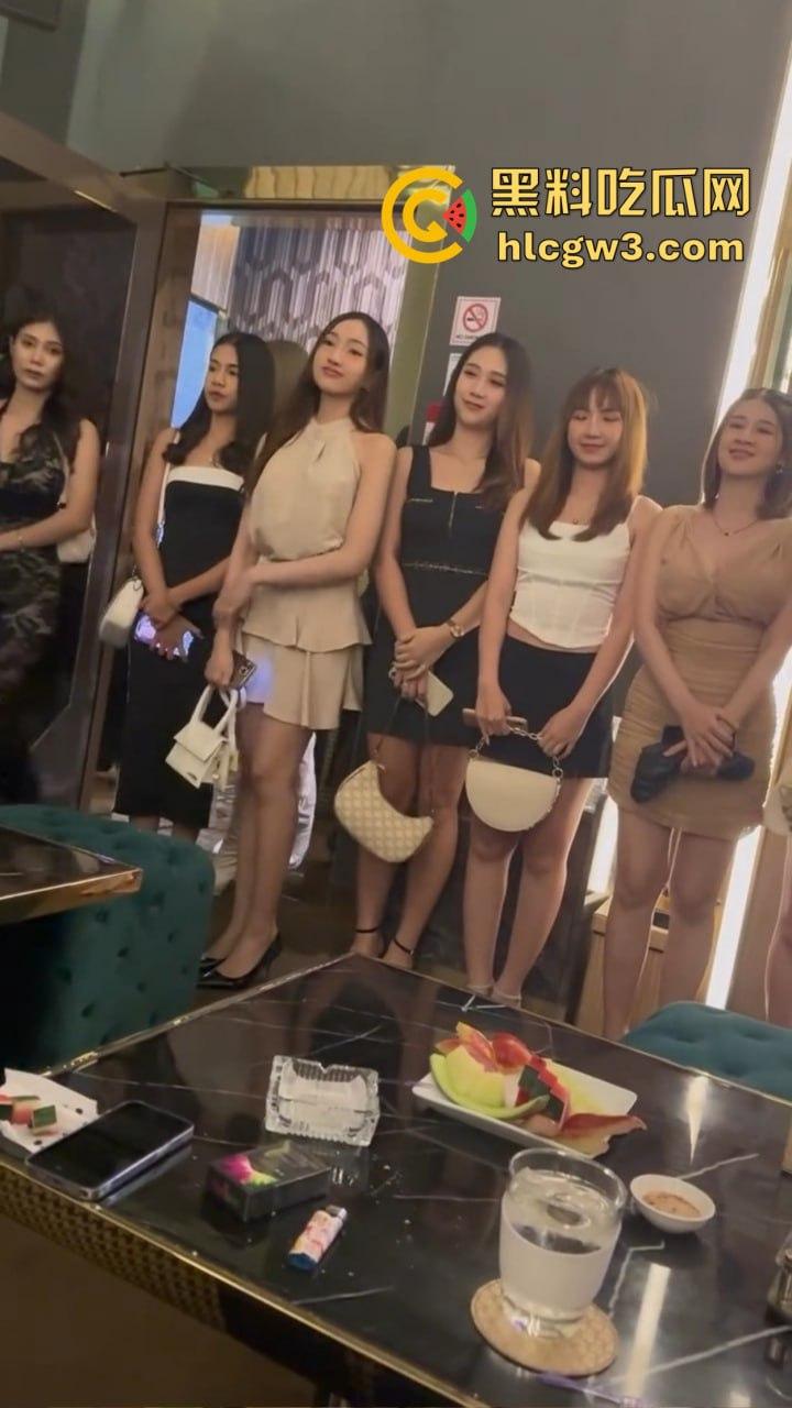 土方老板的年底选妃大会，工程款一结小曲一响，百位爱妃齐B短裙排队上场，各个身材火辣骚浪到极致！-12