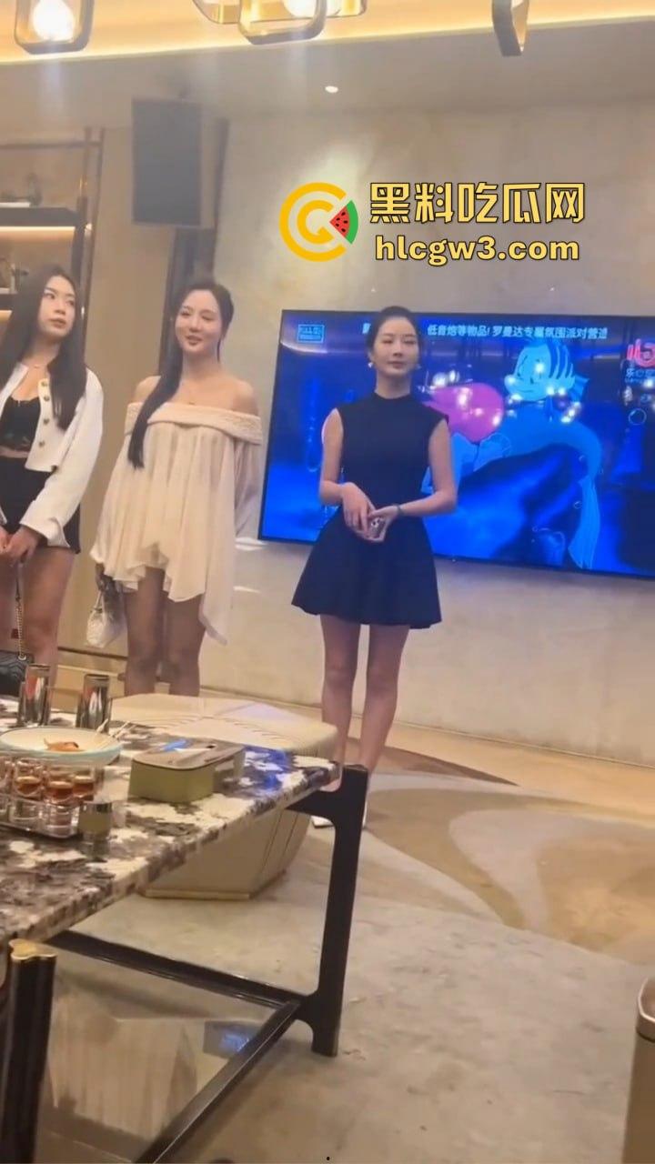 土方老板的年底选妃大会，工程款一结小曲一响，百位爱妃齐B短裙排队上场，各个身材火辣骚浪到极致！-13