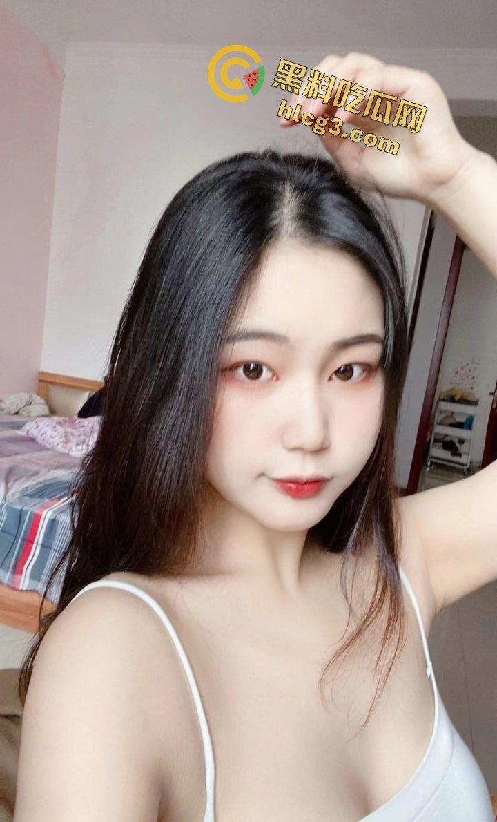 推特巨乳妹子极品肥臀！自拍视频全网爆炸，满满的肉感诱惑-1