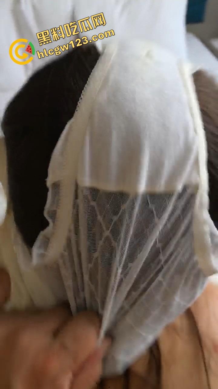 骚逼调教新境界，内裤往脸上一罩直接开干，操得眼都翻白，榨得逼水像喷泉，母狗不狠干她配做母狗？-11