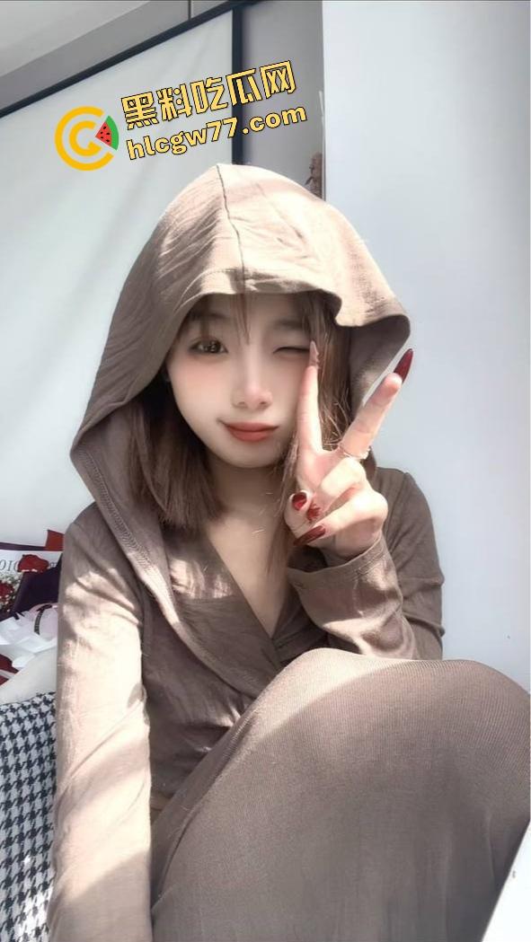 宁夏极品嫩妹【房于心】反差婊内裤套头狂舔鸡巴,天然毛丛嫩逼被猛操到喷泉,高颜骚货口交上瘾!-2