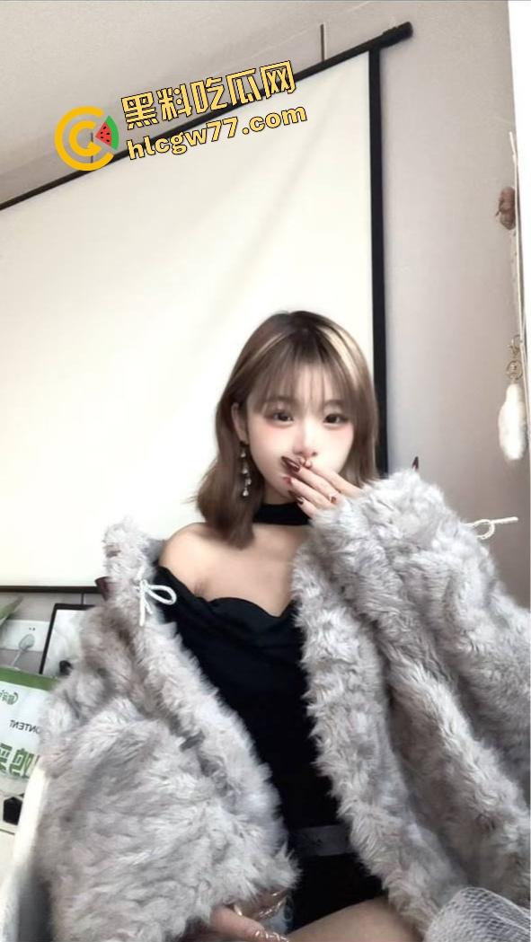 宁夏极品嫩妹【房于心】反差婊内裤套头狂舔鸡巴,天然毛丛嫩逼被猛操到喷泉,高颜骚货口交上瘾!-3