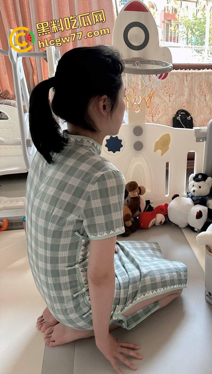 宁夏极品嫩妹【房于心】反差婊内裤套头狂舔鸡巴,天然毛丛嫩逼被猛操到喷泉,高颜骚货口交上瘾!-6