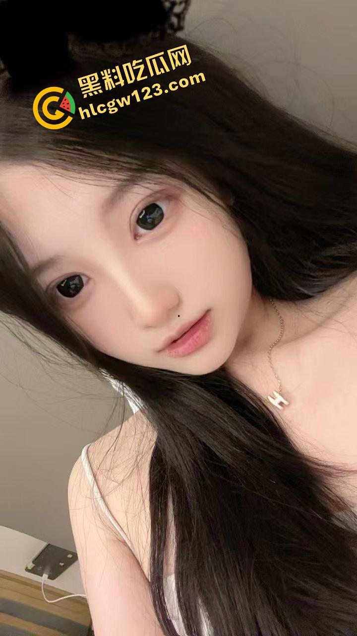 黑料吃瓜粉丝必看,京爷约炮太地道了,匡威妹子桌上一顿啪啪啪,就是不给看逼有点不厚道了!-3