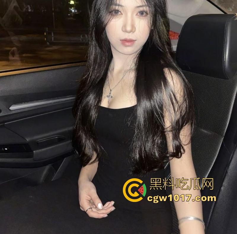 成都极品长腿御姐【卢怡宁】气质高冷却私下淫荡至极，被男友调教激情爆操，黑丝诱惑深喉舔屌，无套猛操内射中出！-2