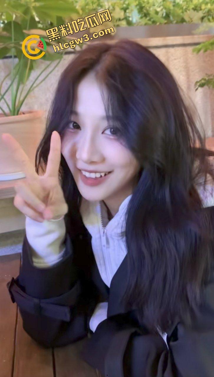 江苏反差婊社会骚鸡【谢丽】wx日常约炮弟弟 骗金又骗精 吐舌头爆干骚逼！原创独家流出！-5