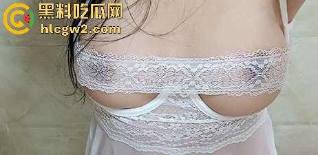 人妻【董佳音】老公不在家，soul上和网友裸聊视频曝光 ，假矜持后面骚到不行，尺度大到爆！-4