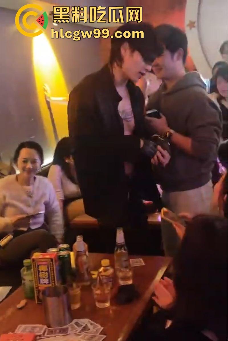 商K男模激情热舞 八块腹肌诱惑的富婆笑不拢嘴 姐姐的快乐 你想象不到!-1