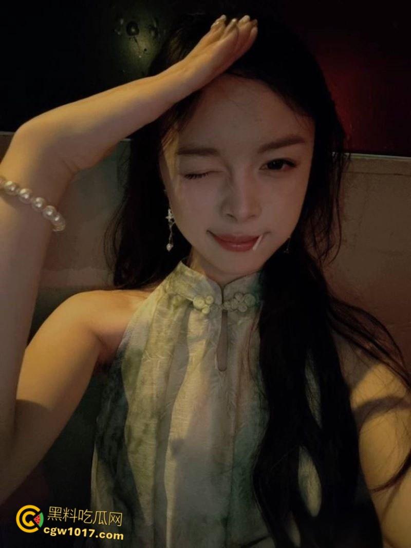 陕西小情侣聊天记录曝光，小母狗想在阳台做爱，开档jk黑丝被操的嘤嘤嘤的娇喘，每换一个姿势她都掰穴求插！-6