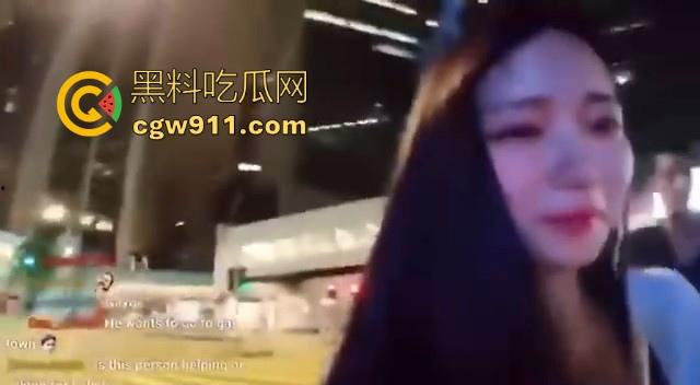 性感可爱外网主播街头直播遭遇印度哥们性骚扰!在地铁狂揉狂摸,这要是在他老家直接无套内射了!-1