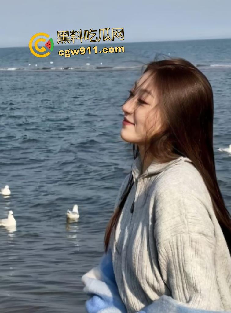 高冷女大【邹凤】下海赚零花钱，兼职打鱼求富哥长期饭票，男生不讲武德狂操数次拍视频跑路！-1