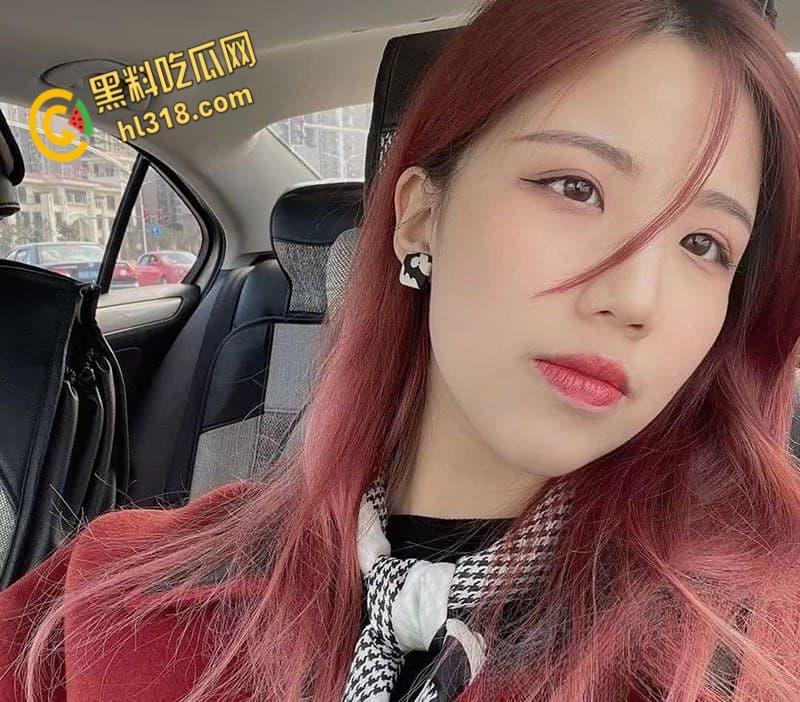 浙江传媒学院高颜女大【王霞】，被富二代男友楼道户外野战，跪地口交极致榨精，口活堪比技师 ！-1