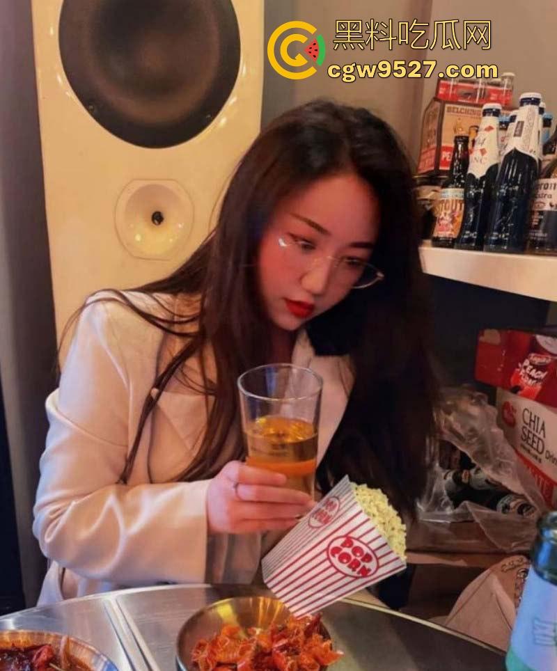 极品新婚少妇【沈澄澄】婚前放荡约炮同事任其内射，婚后成功上岸升华为贤妻良母，真是个好女人！-3