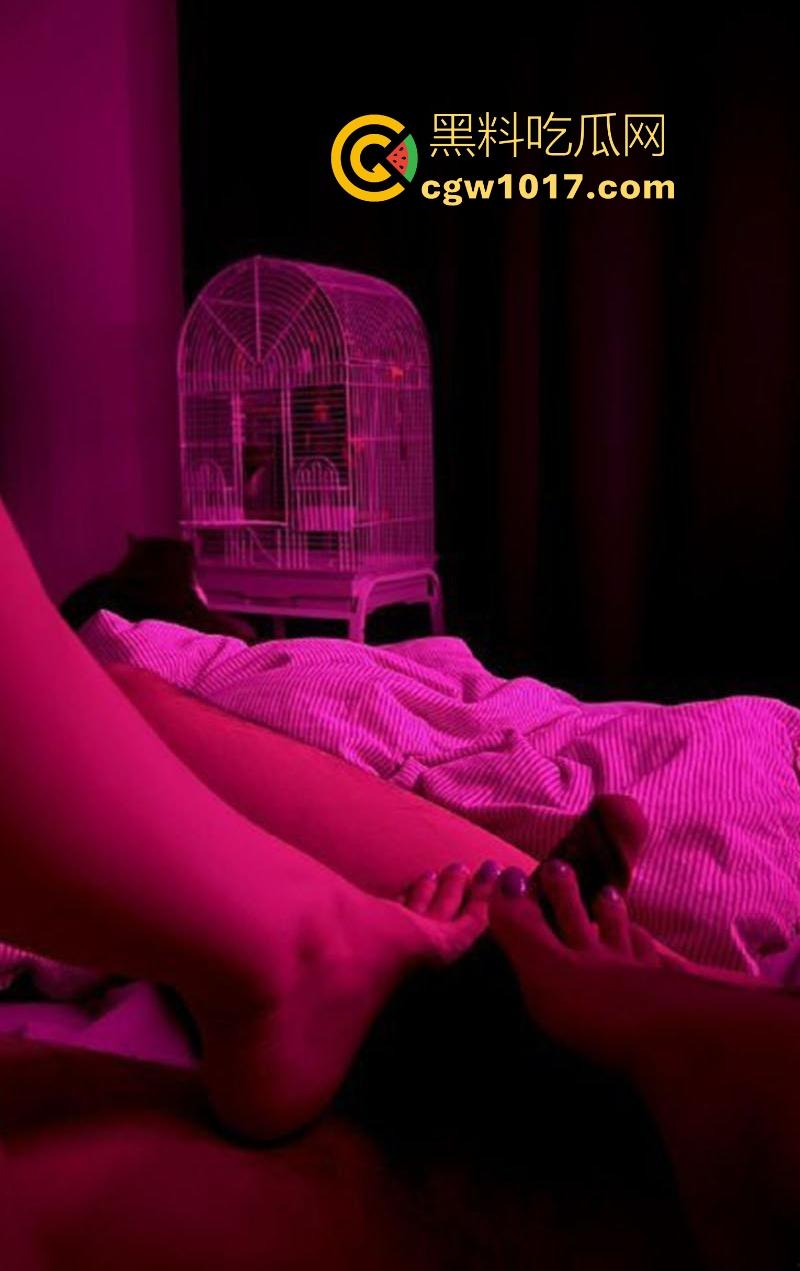 富二代约炮调教深圳极品车模,高颜值御姐化身小骚猫,SM捆绑足交贞操笼轮番上阵,白虎嫩穴无套狂操。很反差!-6