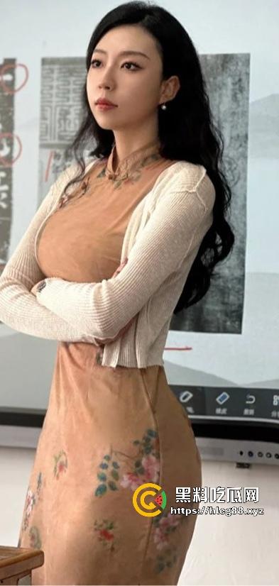 艺术书法系【黎老师】视频流出，知性女教师变反差母狗，女仆装吃鸡挨操，大奶翘臀骚炸天！-2