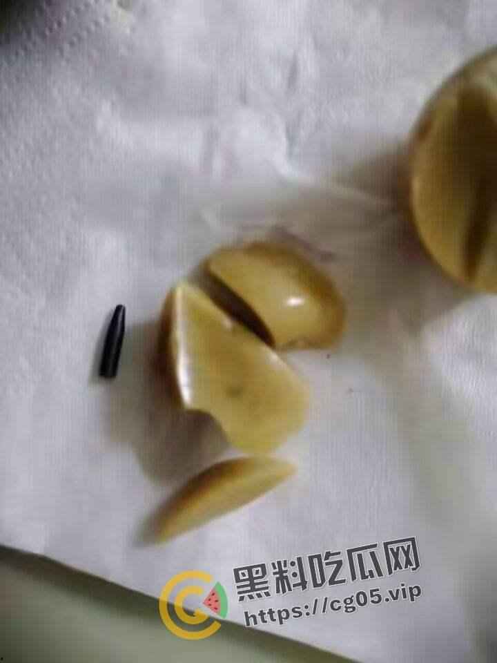 济南幻樱漫展投毒事件！多人在漫展收到免费赠送的零食中发现刀片 药丸等异物 附上相关报道以及漫展骚货视频-6