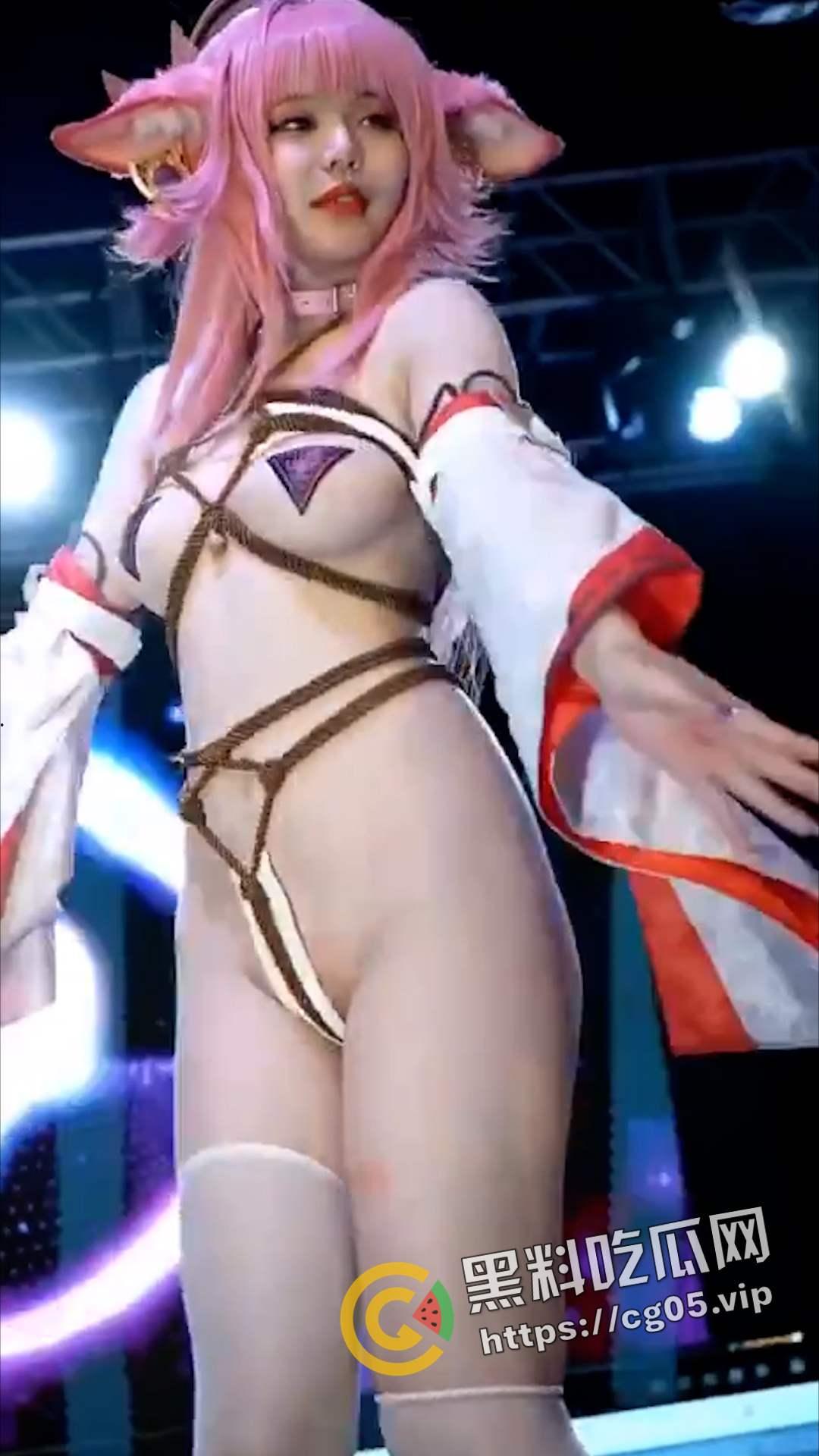 济南幻樱漫展投毒事件！多人在漫展收到免费赠送的零食中发现刀片 药丸等异物 附上相关报道以及漫展骚货视频-15