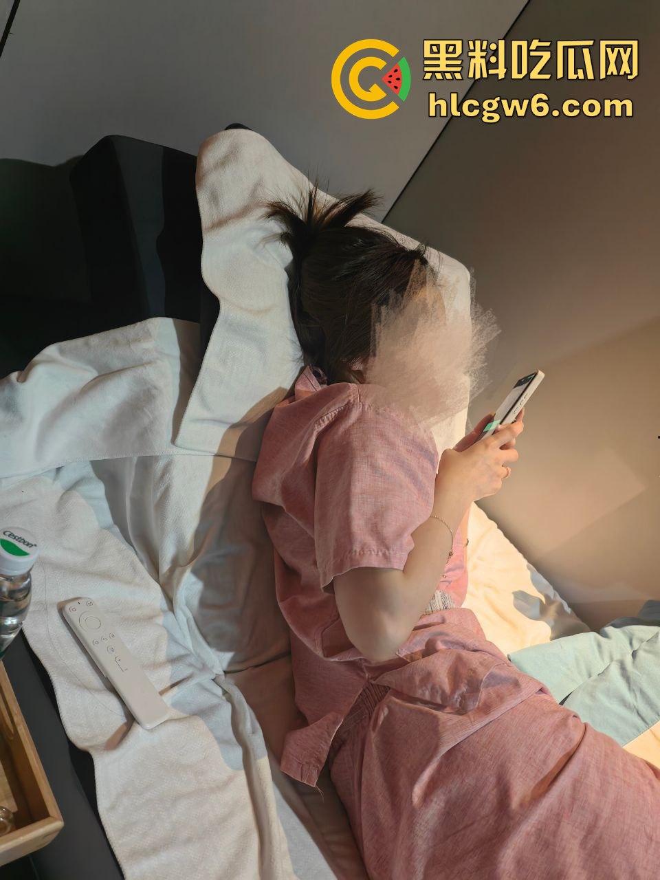 推特颜值御姐【鹿头】淫趴日常曝光,上海整容科技脸带小姐妹四男二女疯狂乱搞,鸡巴换一根又一根!-11