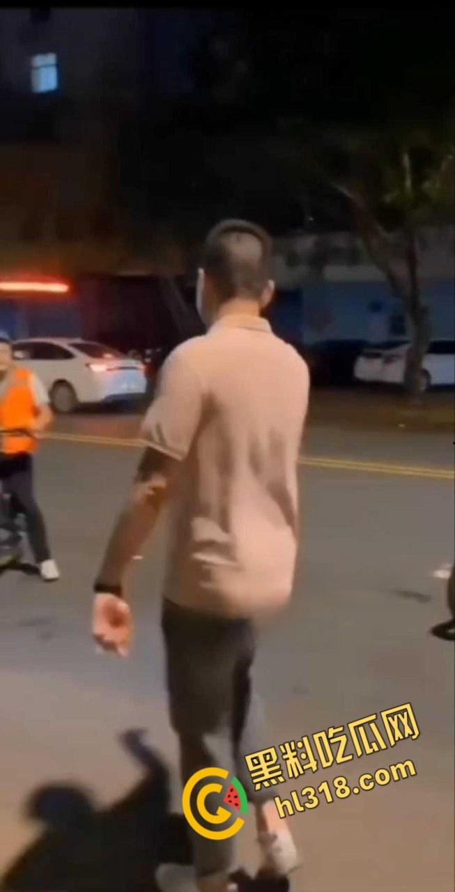 君子动口不动手，达州代驾口水战，用矿泉水喷对面一脸，伤害不高侮辱性极强，代驾小哥技高一筹啊！-1