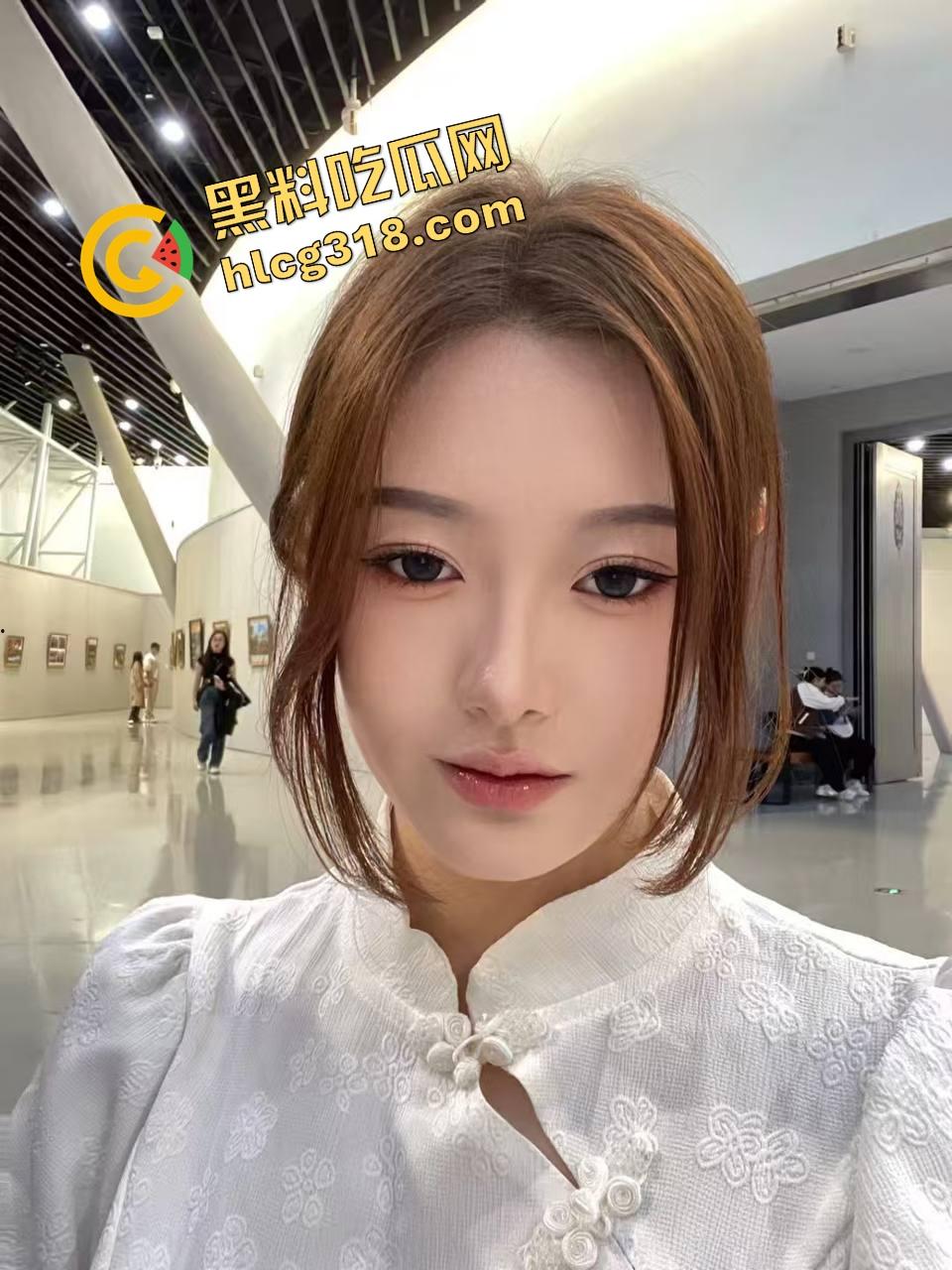 这他妈什么新花样？三级片都不敢这么拍，第一次见有人全裸趴公堂挨打，还他妈打得这么骚！-3