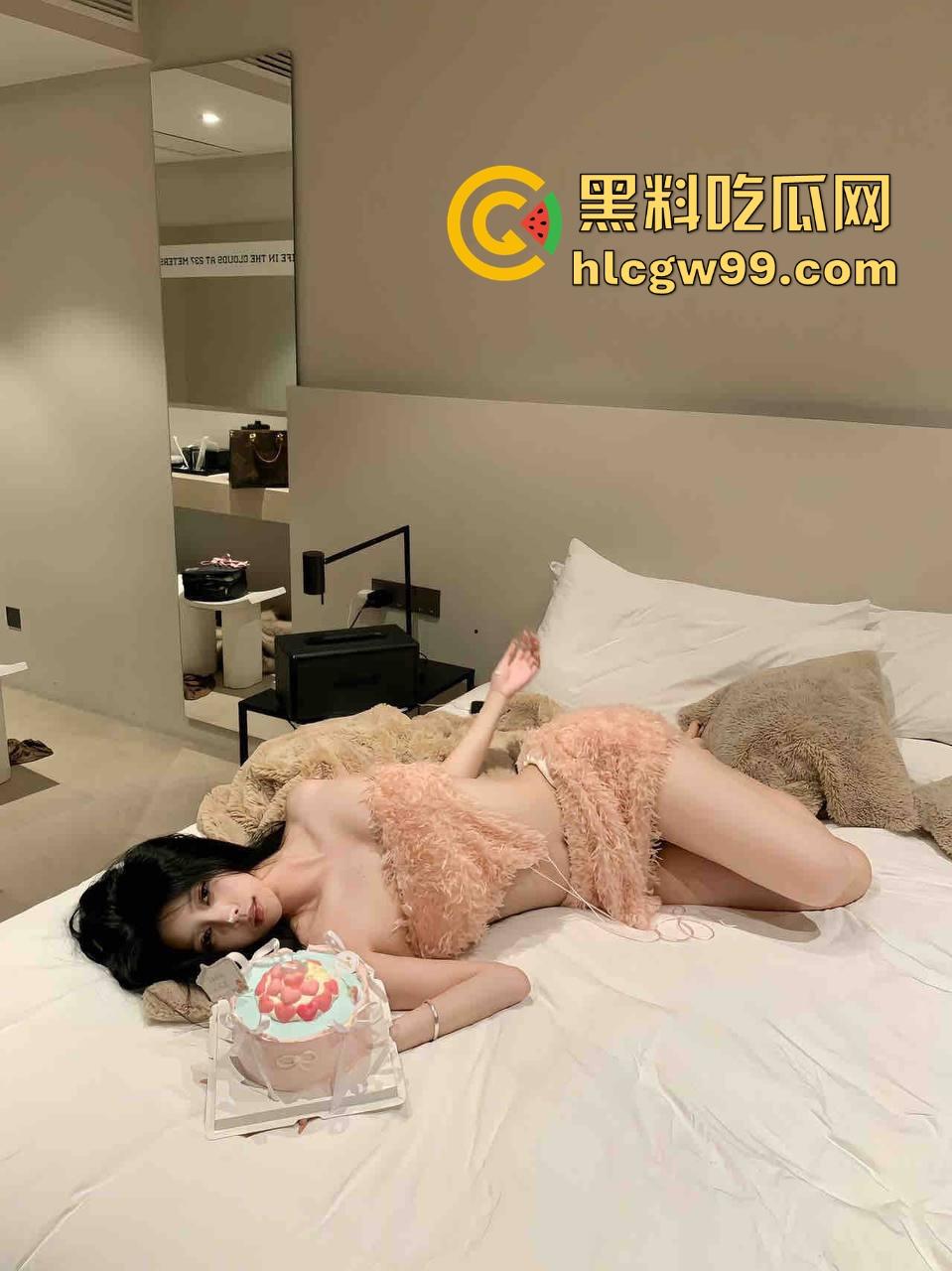 醉酒骚鸡高潮上头，逼水多到成麦芽味喷泉，半醉骚浪一碰就湿润的不行，这种极品不操白不操！-4