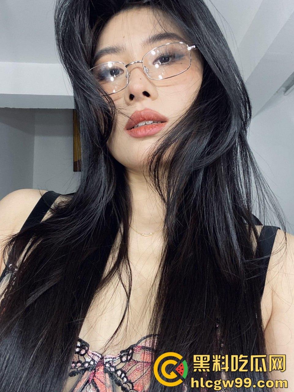 推特骚逼模特【Y小姐】御姐颜值细腰肥臀，套着狗链调教后入猛操蜜桃臀水声潺潺-2