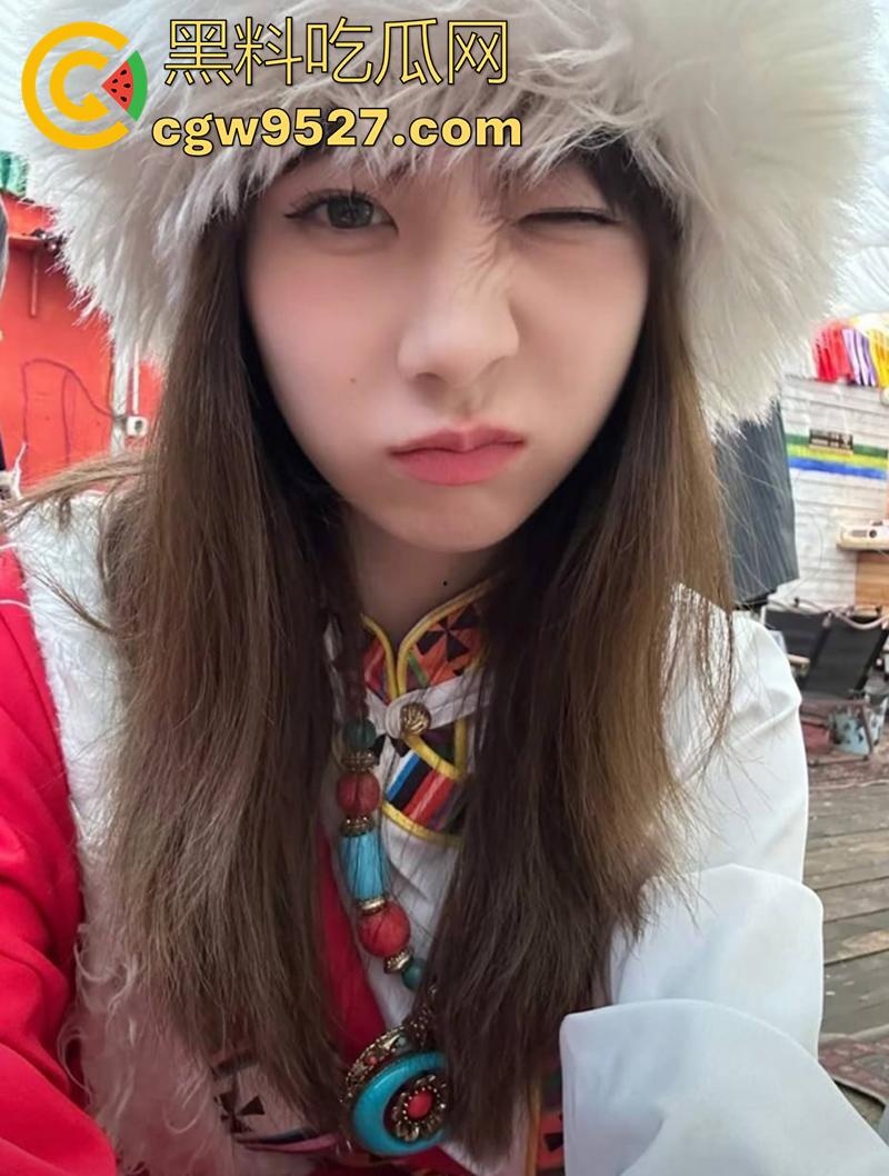 中国海洋大学【许真福】，高颜值大一嫩妹，被前男友曝光，粉嫩小穴饱满诱人，清纯骚妹让人心动不已！-1