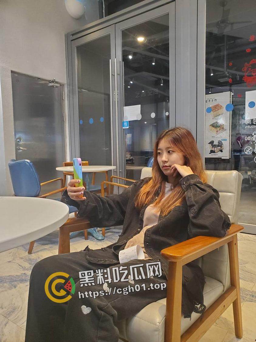 谁的女神又是谁的精盆！舔狗觉醒将女神手机私密视频流出 掐着脖子被顶到底 女神和舔狗都要哭出来了-1