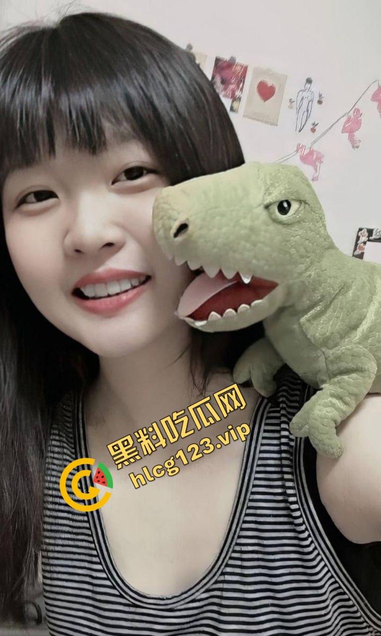 可爱脸蛋火辣身材！自拍美照撩翻全网，黑猫粉鲍肥臀高清大片流出！-3