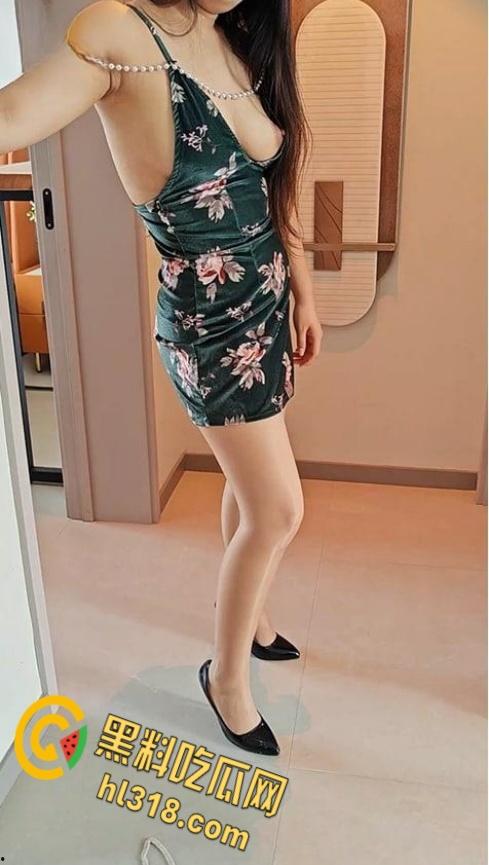 背着亲哥跟嫂子家里偷情,嫂子主动换上情趣丝袜,口交吃鸡黑丝诱惑,各种姿势爆操 !-3