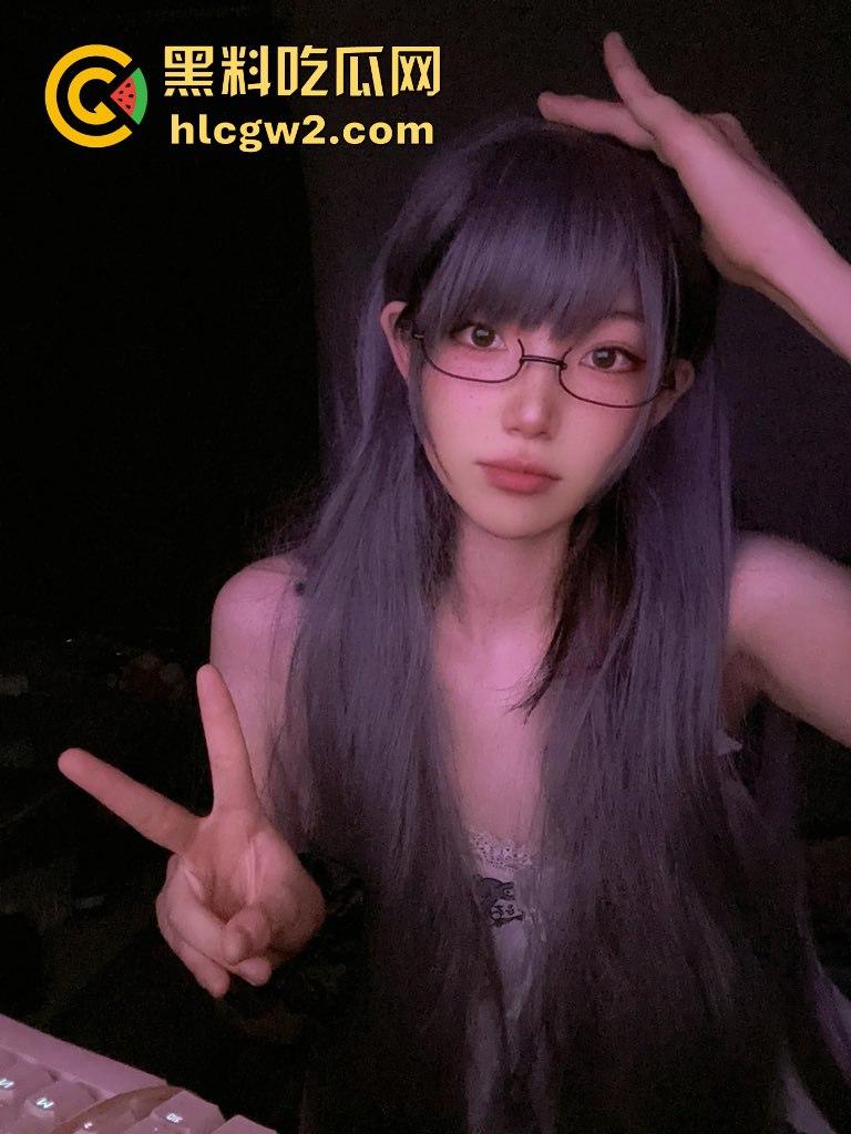 高颜值少女【罗雨薇】精致五官迷人身材，粉嫩胴体散发无尽诱惑，青春气息令人无法抗拒 独家爆料！-1