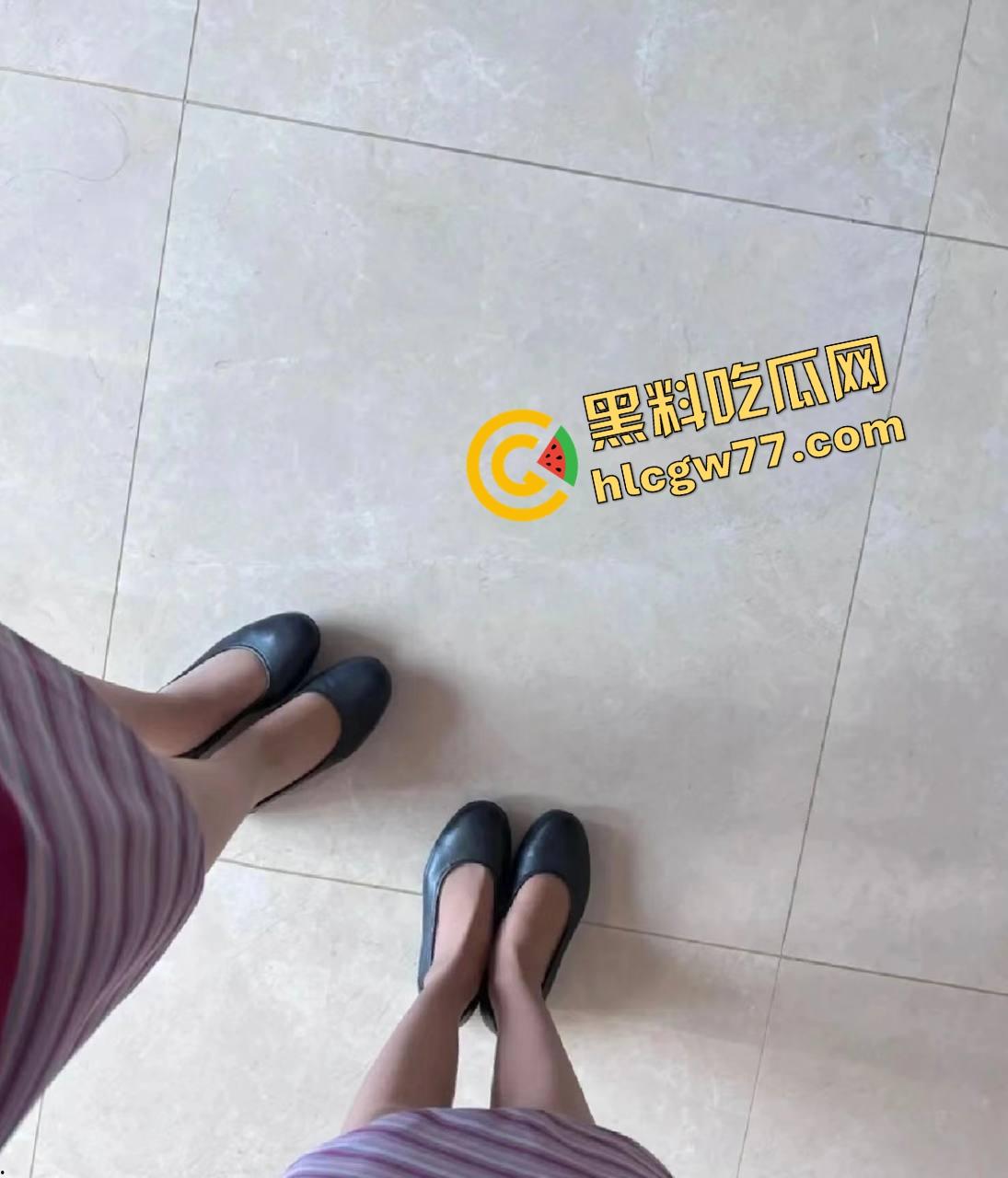 南航空姐变身福利姬，线下酒店金主狂干举牌互动，中出高清画面曝光，一炮5K比飞工资快多了！-10