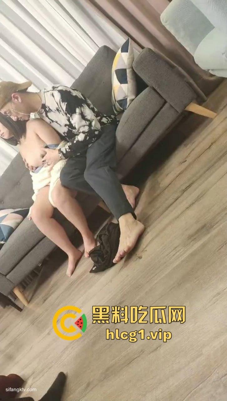 台湾AV拍摄现场被偷拍泄密,真实拍片幕后大揭秘,男女主角当众啪啪竟如此艰辛!-2