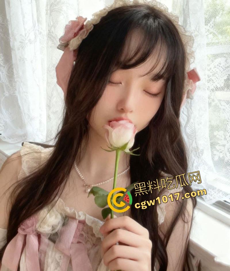 广西大学清纯可爱萝莉【廖莉莉】粉嫩公主裙的邻家萝莉，被捆绑锁喉狂顶，日常可爱到床上放荡的巨大反差的极致诱惑！-3