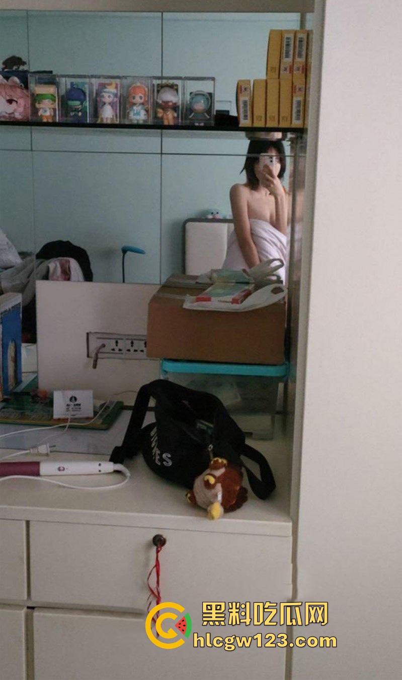 广西师范大学经济系学妹【范陈辰】清纯小coser三天被炮友拿下 酒店开房视频流出 娇嫩身躯被按压在床上猛插！-6