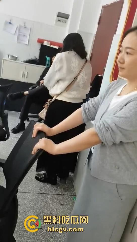 宜宾江安教师事件闹大!县政府限制老师自由,管教书的,放任直播傻逼?-3