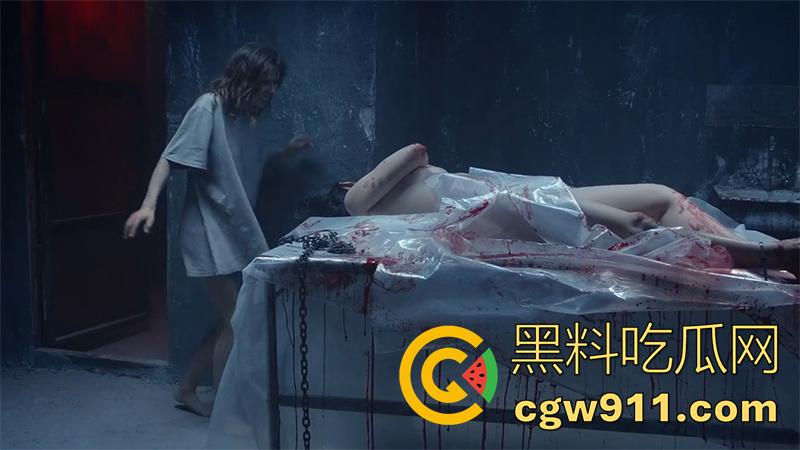 囚禁性虐女孩的绝望《格林伯格的下室》,长腿美女被变态囚禁,皮鞭怒抽翘臀,性爱场面刺激非凡!-1