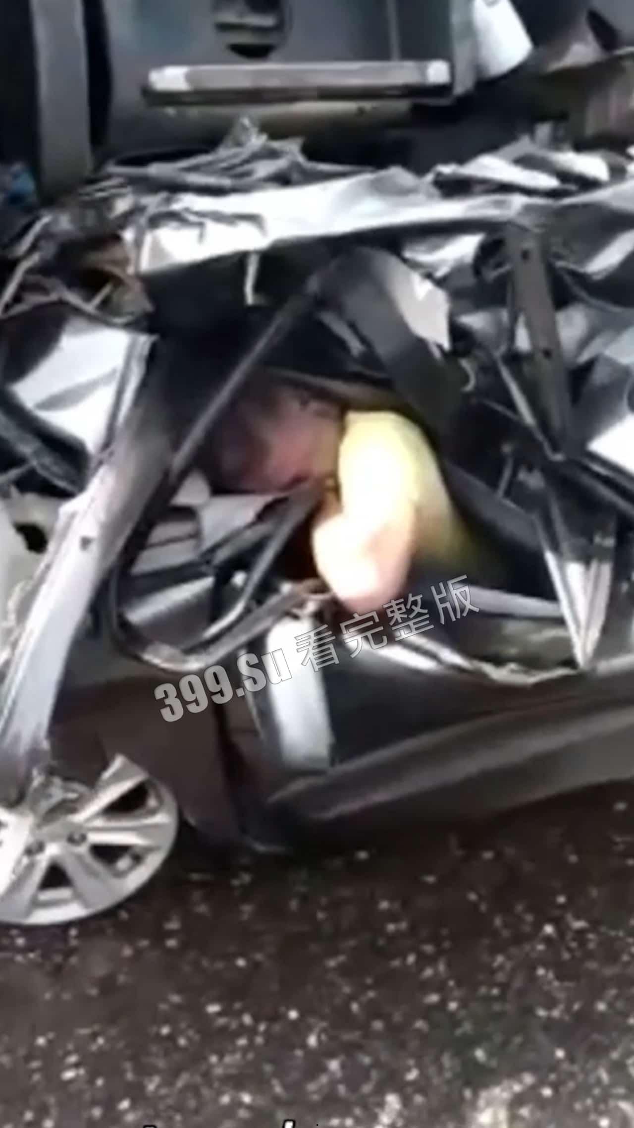 慎点！车祸现场合集，心理承受能力低的瓜友勿点，内有血腥场面-5