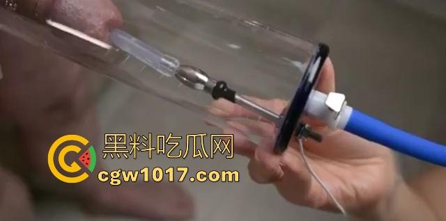 猎奇重口！国外调教已经发展到这地步了吗？真空针管插鸡巴尿道，直接一个按钮下去男奴直接射满大大一杯！-3