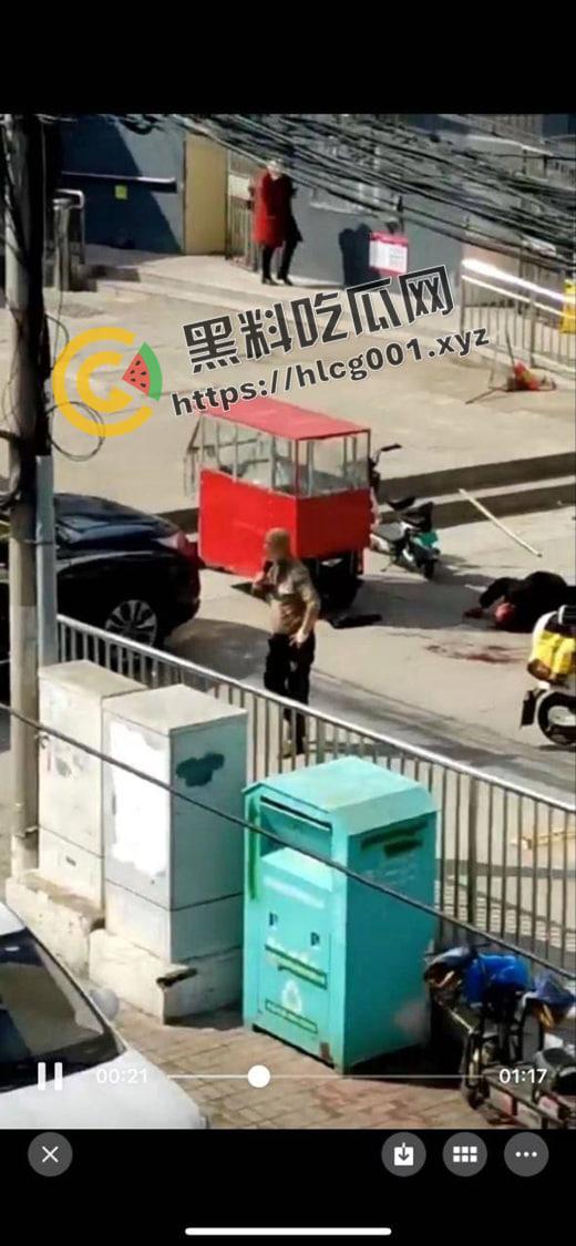 徐州鼓楼男子砍死三个人后当场自尽 对着自己脖子疯狂割 这是真的狠人 现场血腥画面流出-6