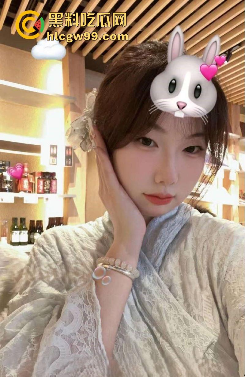 日本大阪留学生【植慧慧】约炮视频曝光,大奶母狗主动索求大屌,肛塞后入爆操骚穴,内容炸裂!-1