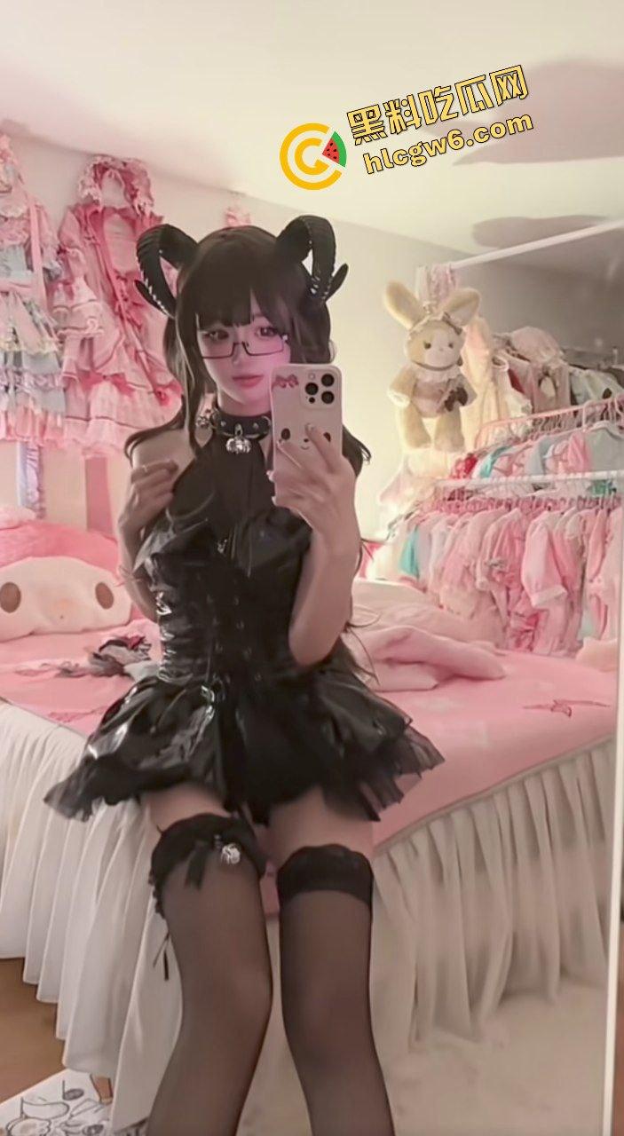 抖音极品双马尾小萝莉反差少萝『乃酱』福利姬身份泄密 舔吸金主鸡巴后入爆操！独家曝光流出！-2