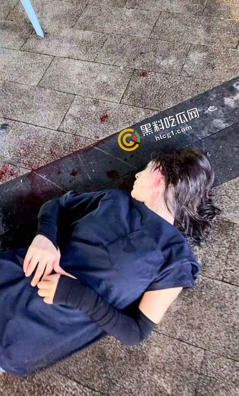 四川抖音46万粉丝网红『梅娜』看错朋友又看错恋人 深夜大排档和众人打架 现场视频流出-7