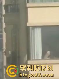 骚货人妻大胆做爱，高楼层 开窗帘让人欣赏，女的还挺主动的一直是骑乘位，看得人心痒痒！-7